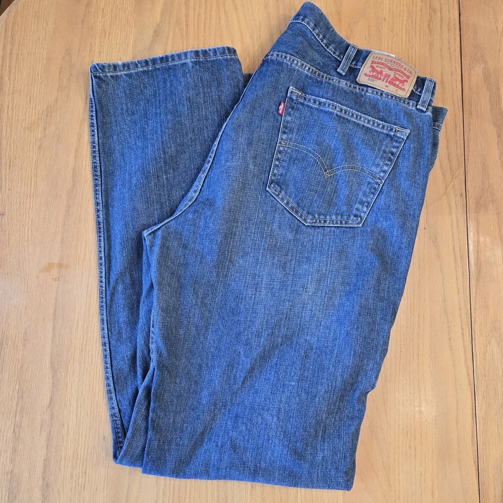 LEVIS Levi 559 Men's Big and Tall Jeans size 42x34 Medium Wash CLEAN